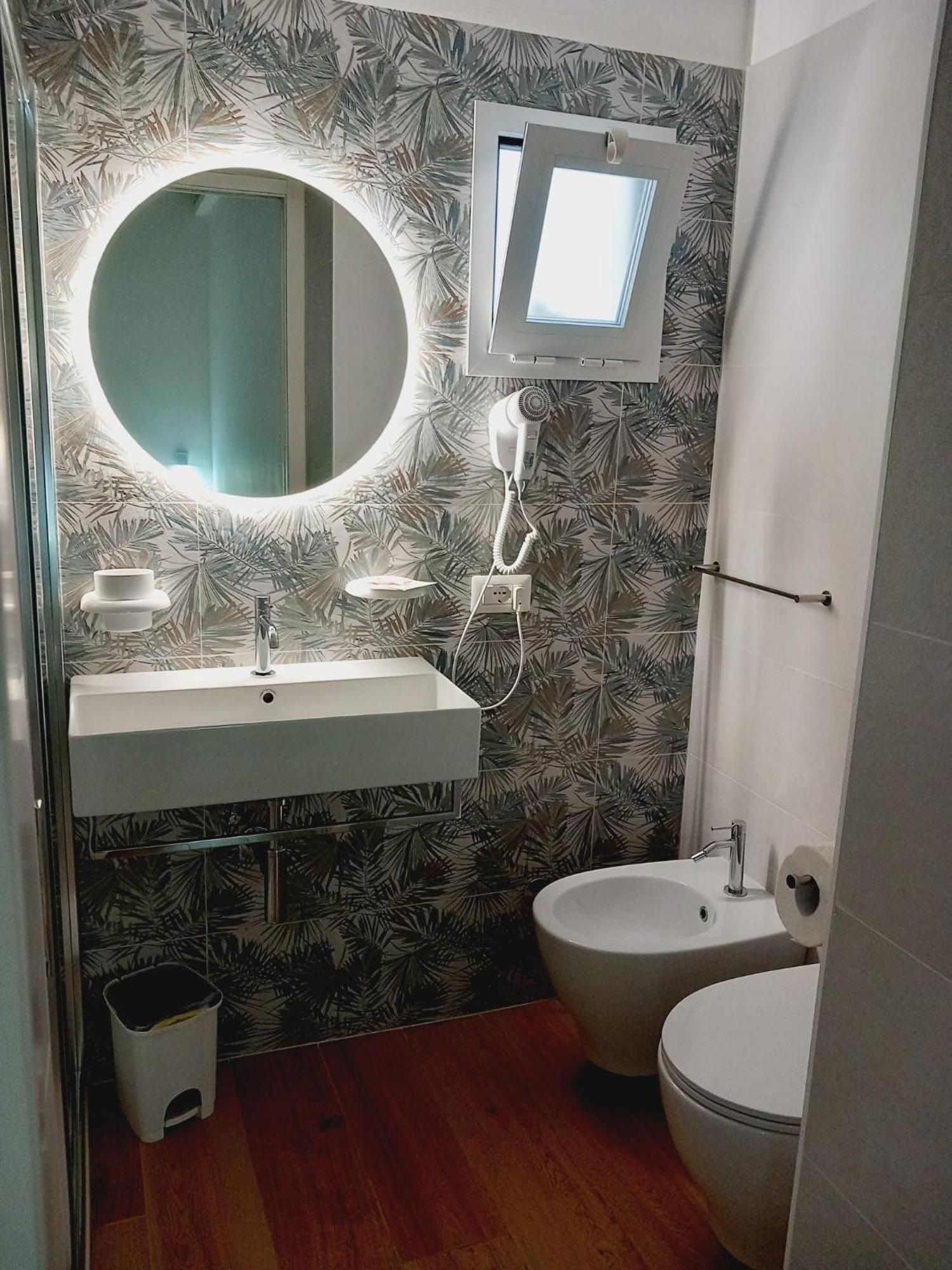 Albergo Labotte Вьесте Экстерьер фото